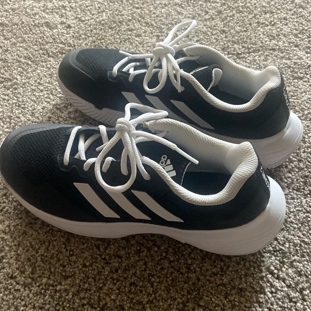 Like new Adidas Gamecourt 2 tennis court shoes women’s sneakers